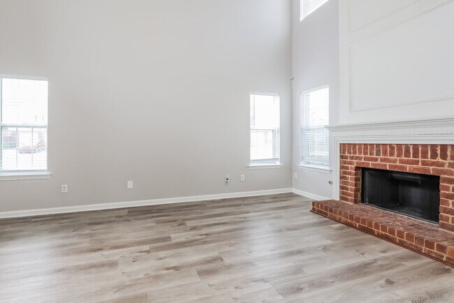 Building Photo - 7565 Woodbine Pl