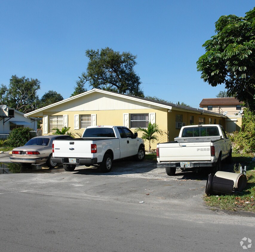 Building Photo - Francis Apartments