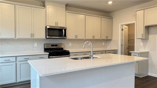 Foto del edificio - 228 Water Oak Wy