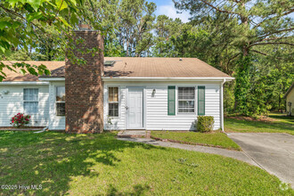 Building Photo - 141 Pine Crest Dr