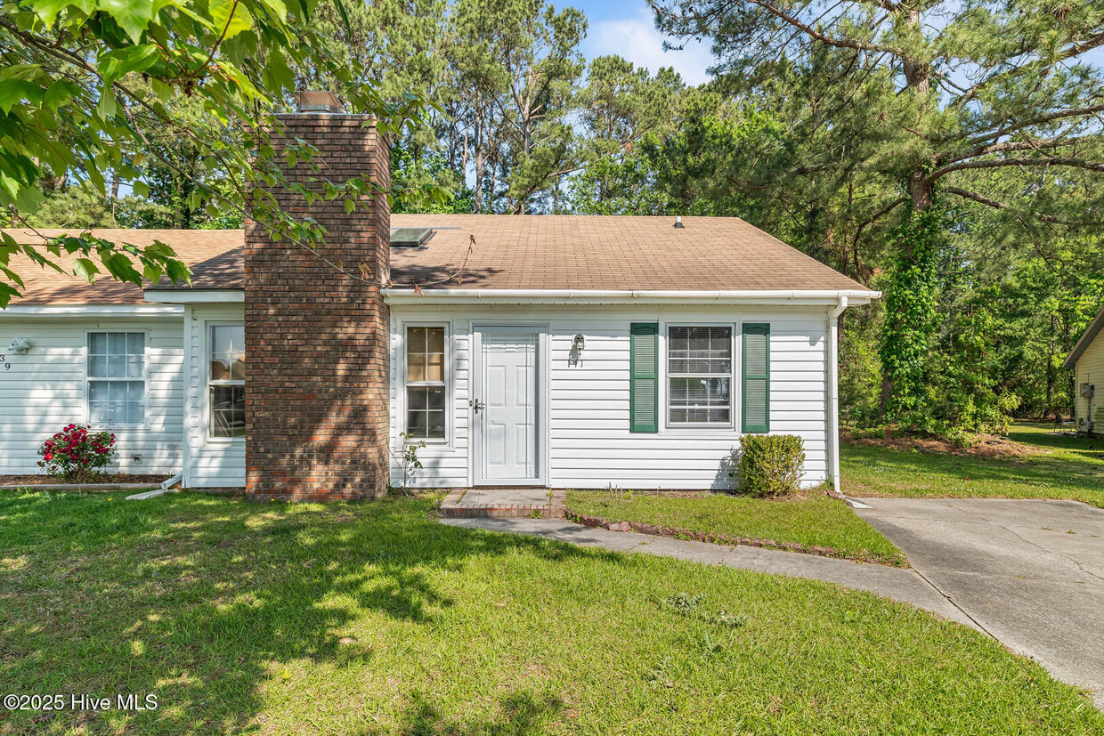 Primary Photo - 141 Pine Crest Dr