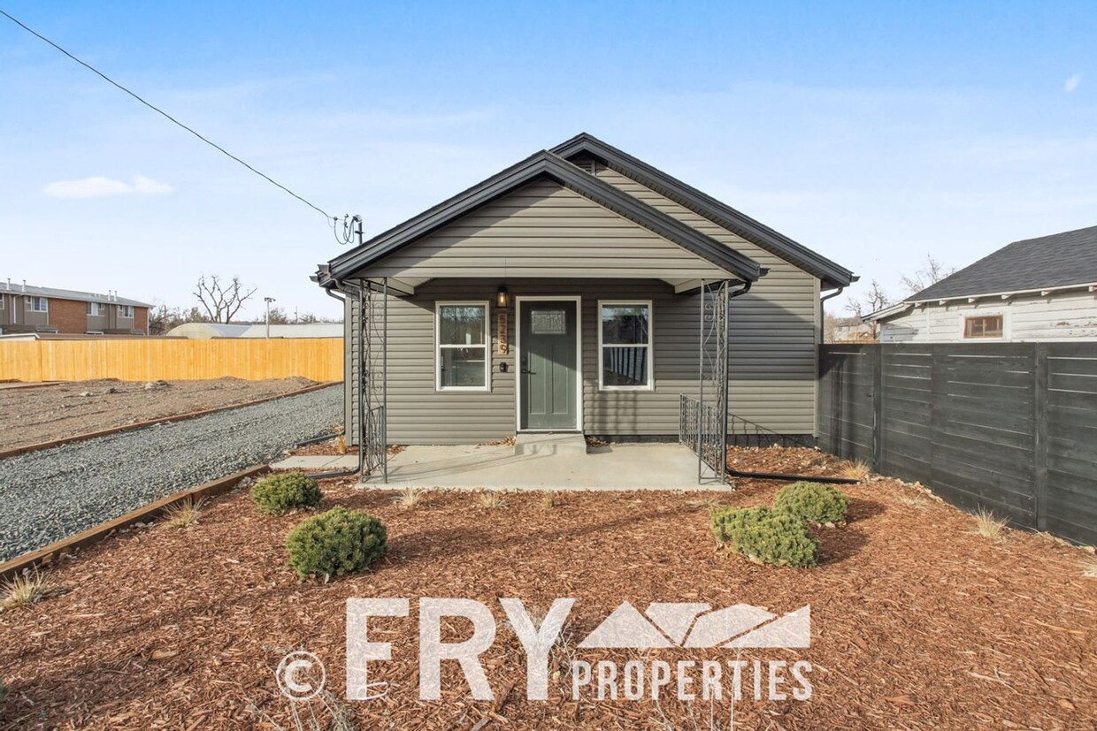 Foto principal - Fully Remodeled 3bed/2bath Arvada Ranch