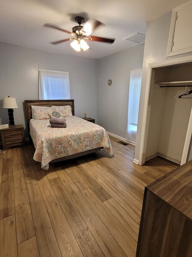 Building Photo - Beautiful 3 Bedroom 2 bath home