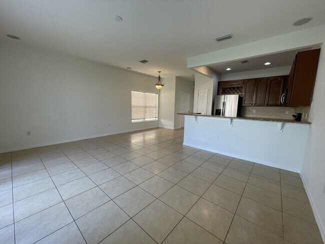 Building Photo - 3/2.5 Townhouse with a Garage!