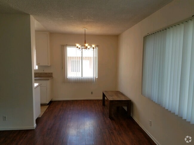 Building Photo - 1610 Barry Ave