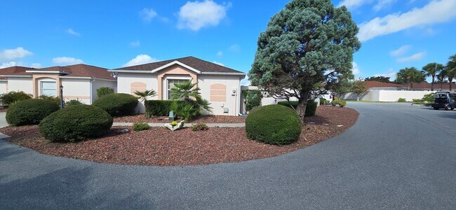 Foto del edificio - Prime Location – Just Minutes from Lake Sumter Landing and Spanish Springs!