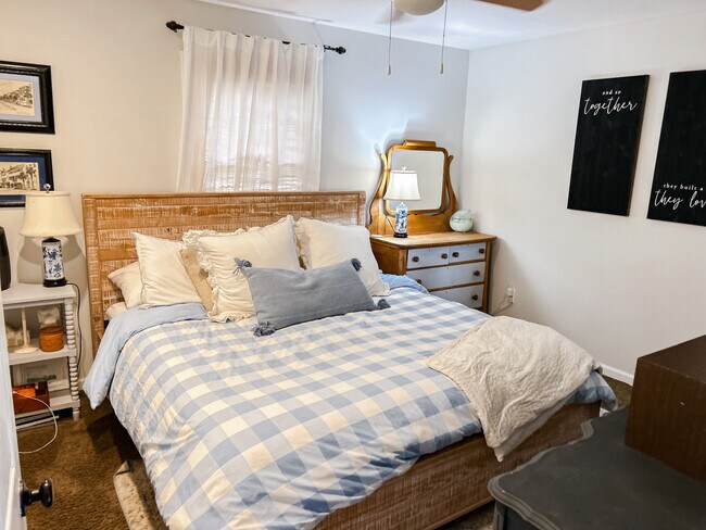 Master bedroom - 106 E Madison Ave
