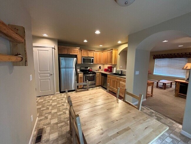 Foto del edificio - $500 OFF First Full Month's Rent | 12 Month Lease | Crescent Creek Community