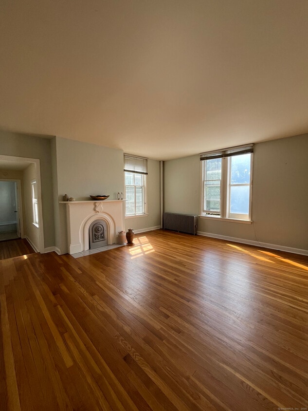 Foto principal - 218 Flax Hill Rd