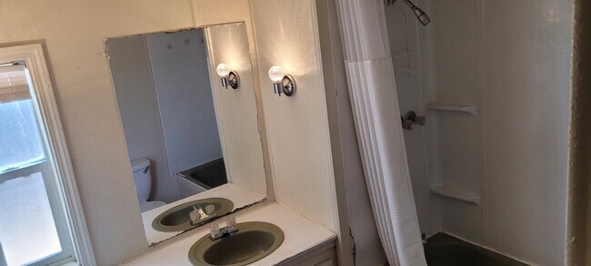 Foto del edificio - 1323 E Elgin St