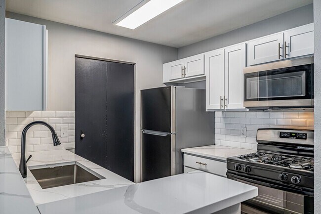 Foto del edificio - Looking for new construction? This is as c...