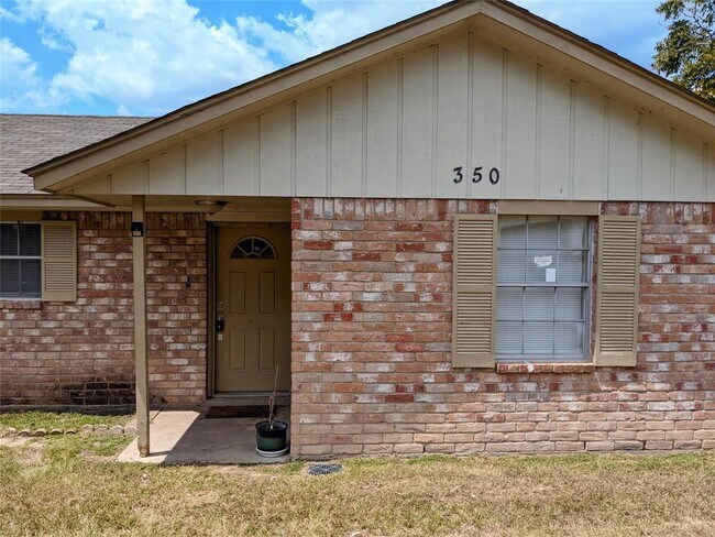 Building Photo - 350 Sandy Ridge Dr