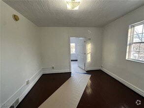Building Photo - 740 Fern St