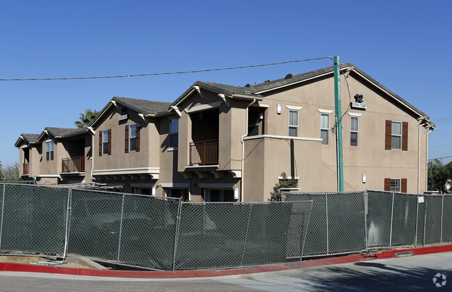 Building Photo - Highgrove Blossom Apartments