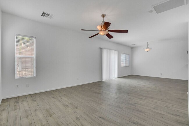 Building Photo - Southern Highlands 4 Bedroom FOR RENT