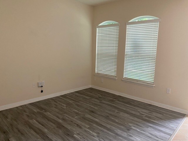 Foto del edificio - 7347 Azalea Cove Cir