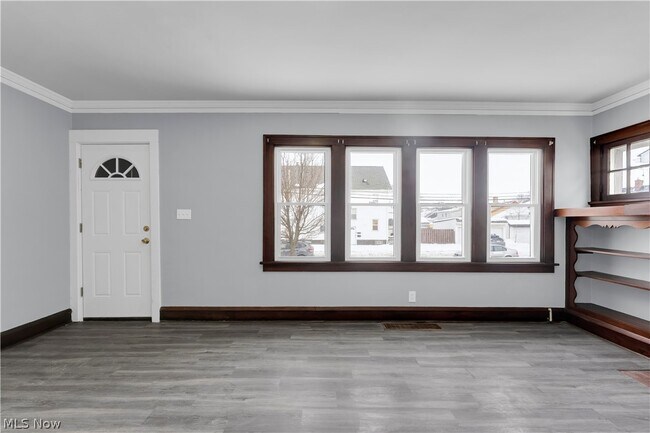 Foto del edificio - 10602 Langton Ave