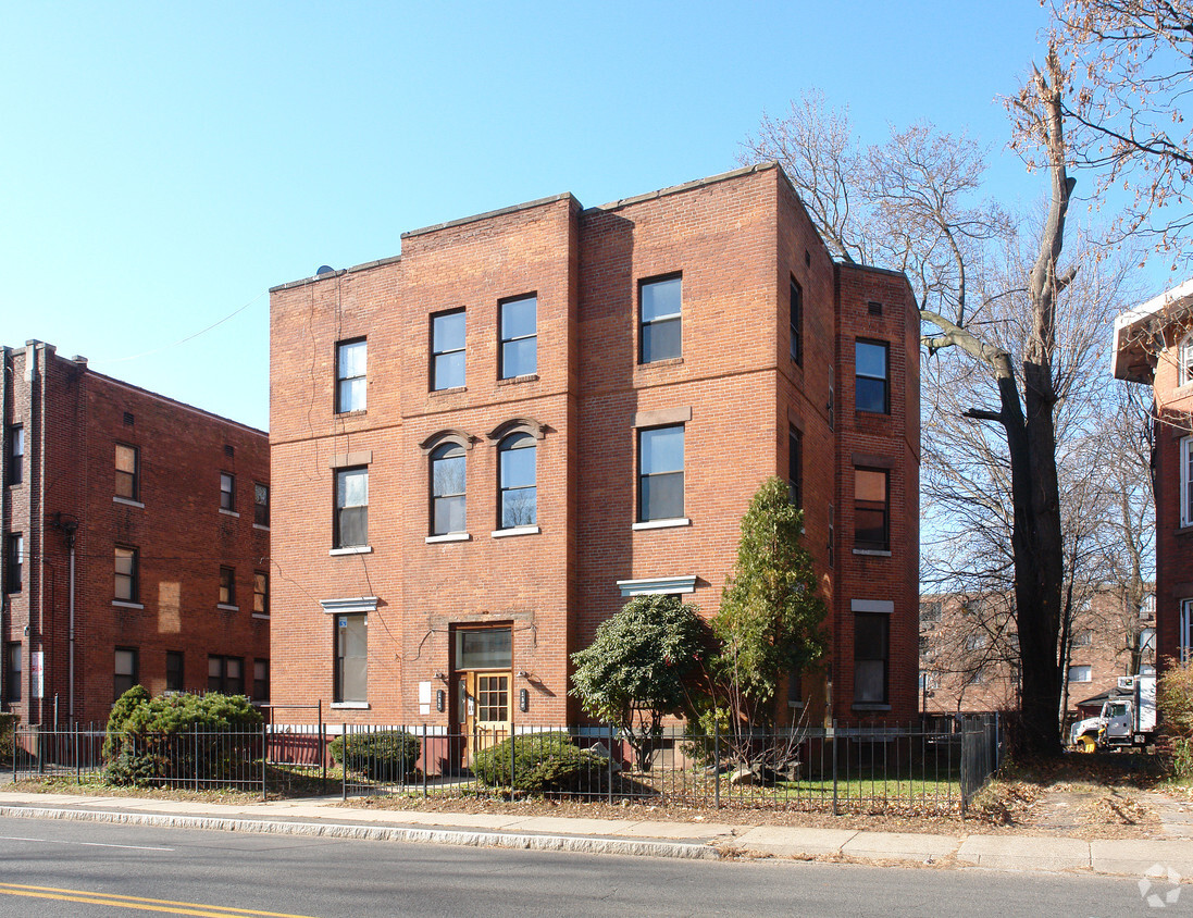 Building Photo - 183-185 Sigourney St