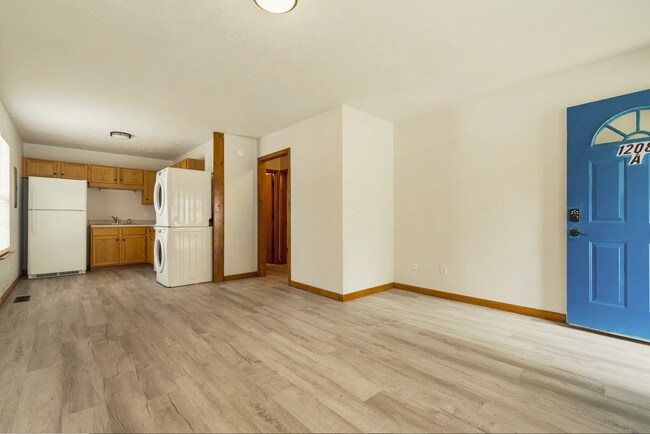 Building Photo - 1208 Coreland Dr