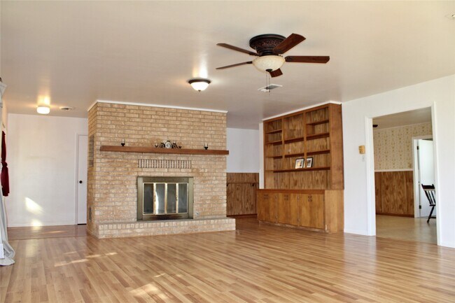 Building Photo - 218 Smith St