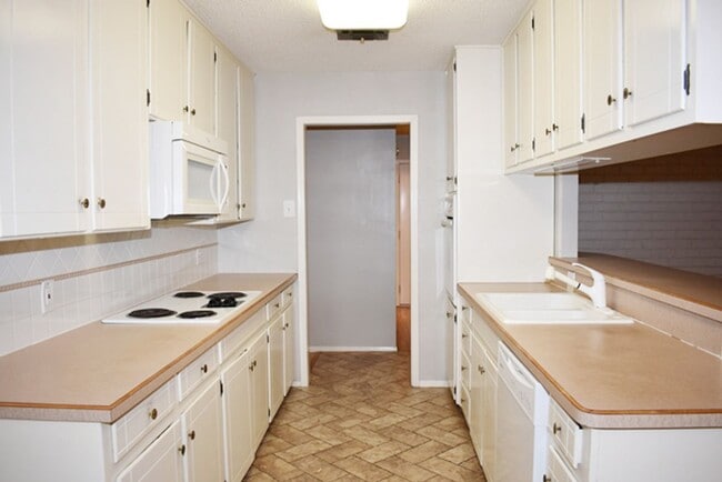 Building Photo - 837 Royal Terrace