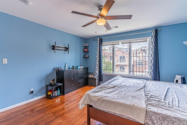 Foto del edificio - 241 Terrace Ave