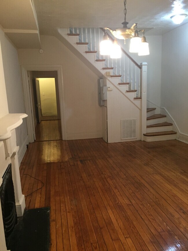 Foto del edificio - Amazing 3 bdrm/1.5 bath House Conveniently Located in The Heart of VCU and Downtown!