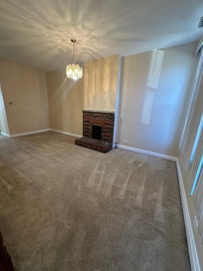 Building Photo - 608 S Oakley Blvd