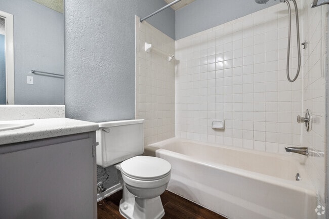 1BR, 1BA - 575SF - Bathroom - The Summit Apartments