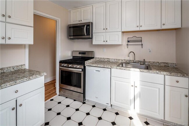 Building Photo - 50 Glenbrook Rd