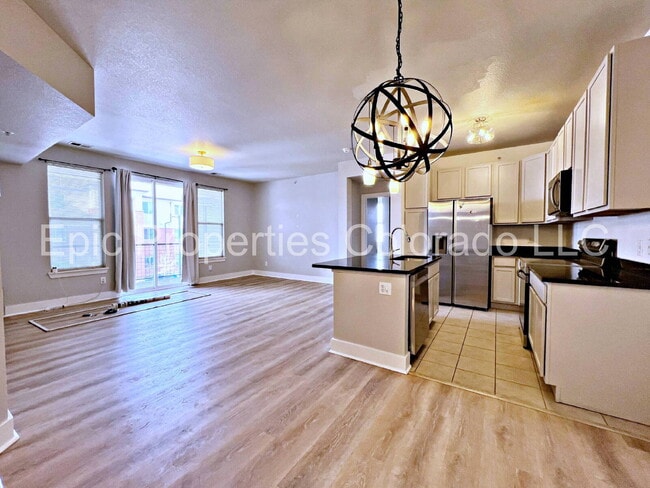 Building Photo - GORGEOUS Bright & Spacious 2 bedroom / 2 bath Modern Condo!