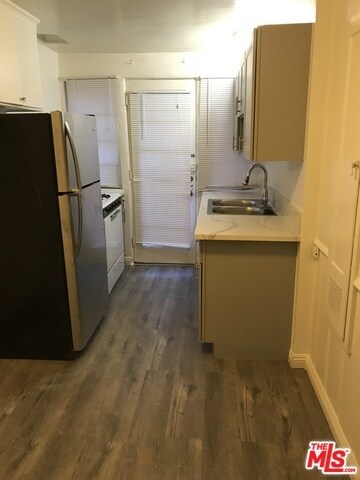 Foto del edificio - 1250 N Orange Grove Ave