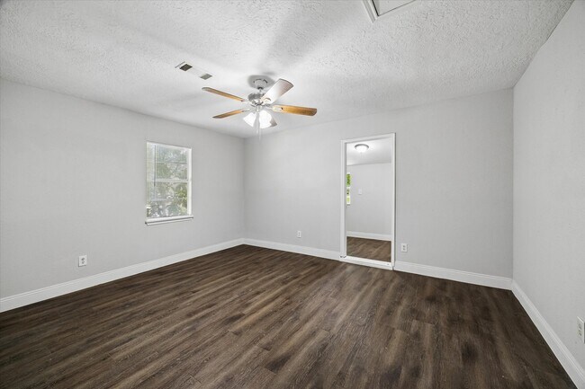 Foto del edificio - 21197 Live Oak St