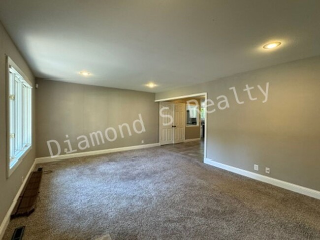 Building Photo - MOVE IN SPECIAL:  $200 OFF FIRST MONTHS' RENT