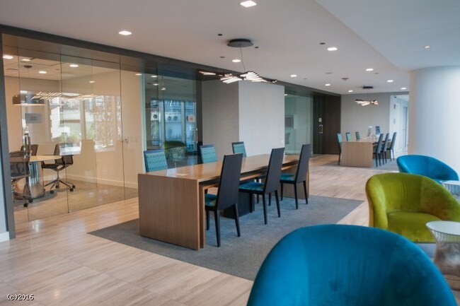 Foto del edificio - 328 N Orleans St
