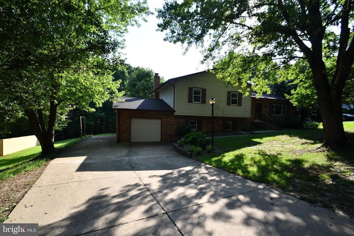 Foto principal - 710 Hope Rd