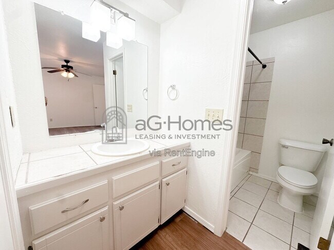 Foto del edificio - 909 Cherrywood Ln
