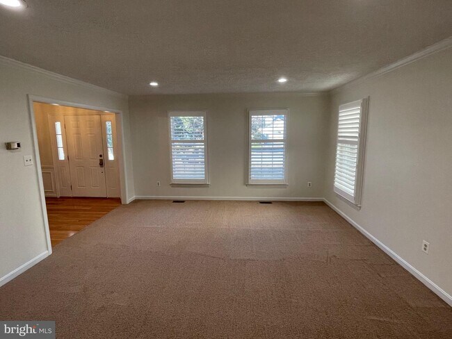 Building Photo - 967 Rustling Oaks Dr