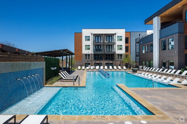 Piscina - The Jameson at the Bluffs