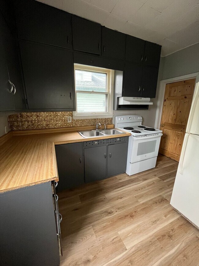 Building Photo - 3 Bed 1 Bath House