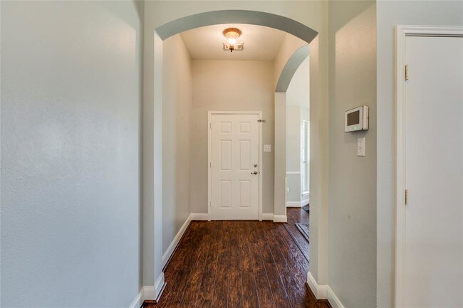Foto del edificio - 5543 Poplar Terrace Ln