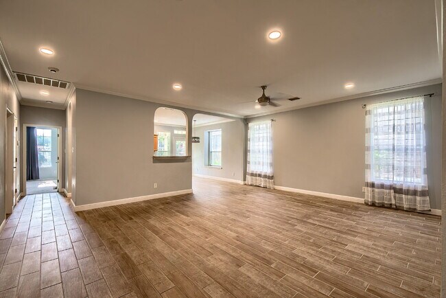 Building Photo - OFFERING 50% OFF THE 1ST MONTH'S RENT