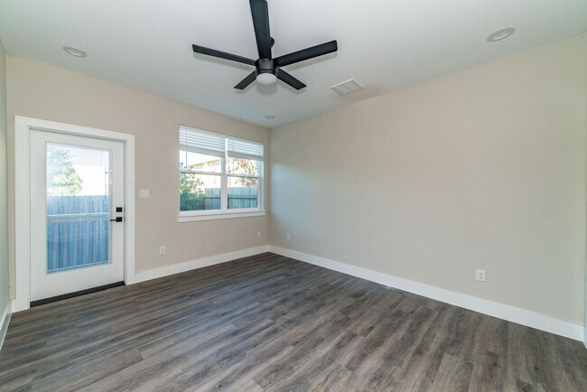Foto del edificio - LUXURY ALAMO HEIGHTS TOWNHOME