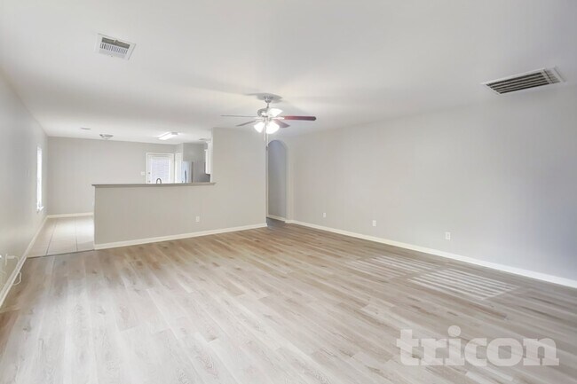 Foto del edificio - 4817 Cedar Springs Dr