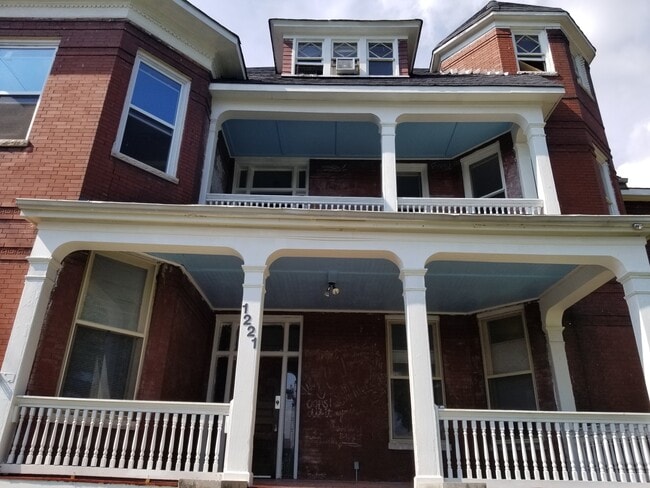 Building Photo - 1221 Laurel Ave