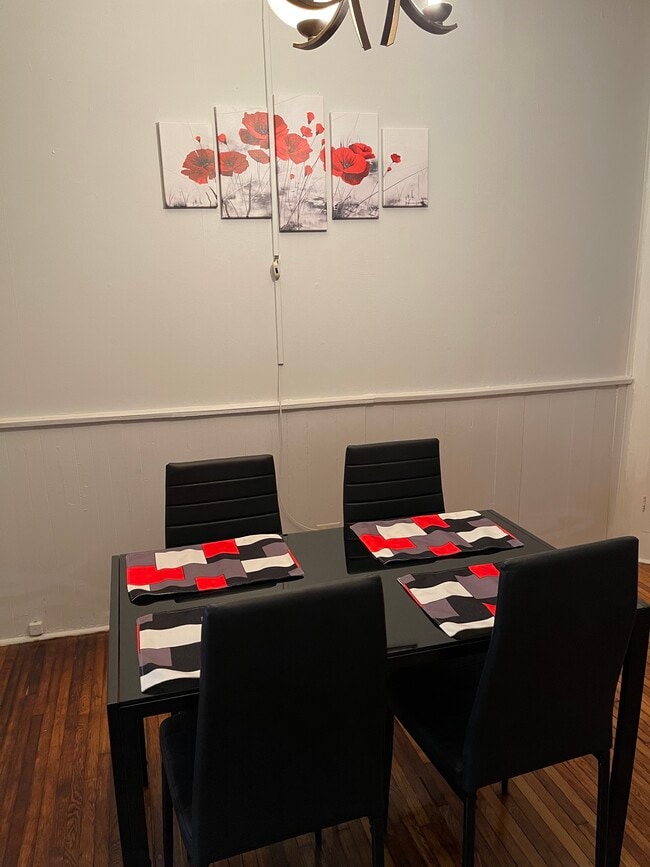 Unit B Dining - 405 W Clinton St
