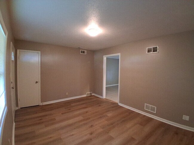 Foto del edificio - Large Home For Rent!