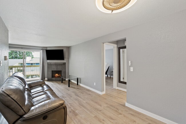 Building Photo - 9494 Redmond - Woodinville Rd NE