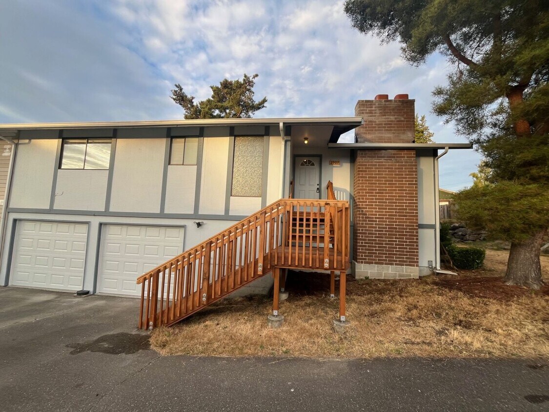Foto principal - **$200 Move In Special**Beautiful 2 Bed 1....