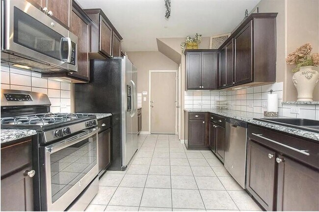 Building Photo - 1620 Bryant Dr